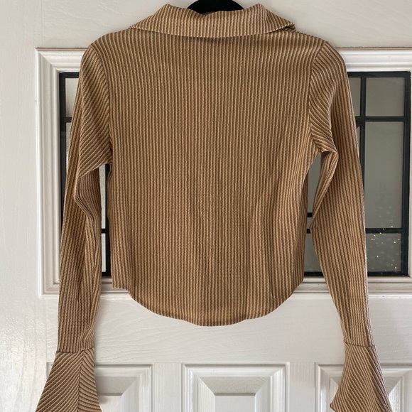Collared Button Up Knit Shirt

Color: Light Brown
Size: M - Picture 3 of 6